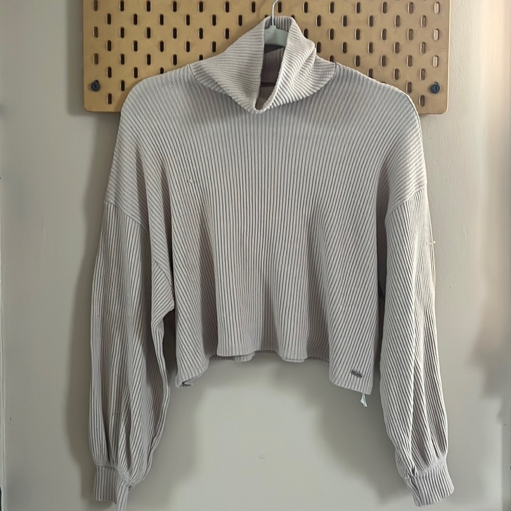 Holister Cropped Turtleneck